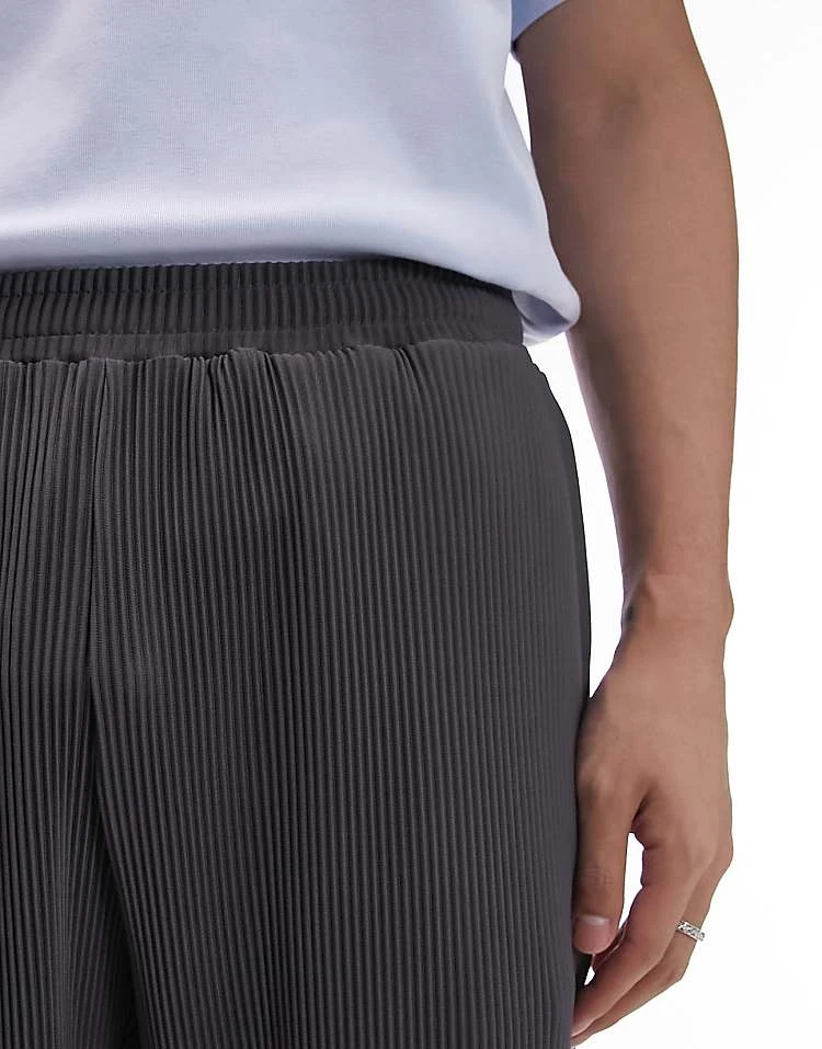 Topman Oversized Plisse Short In Charcoal For Men 6 Topman Oversized Plisse Short In Charcoal For Men - Image 4
