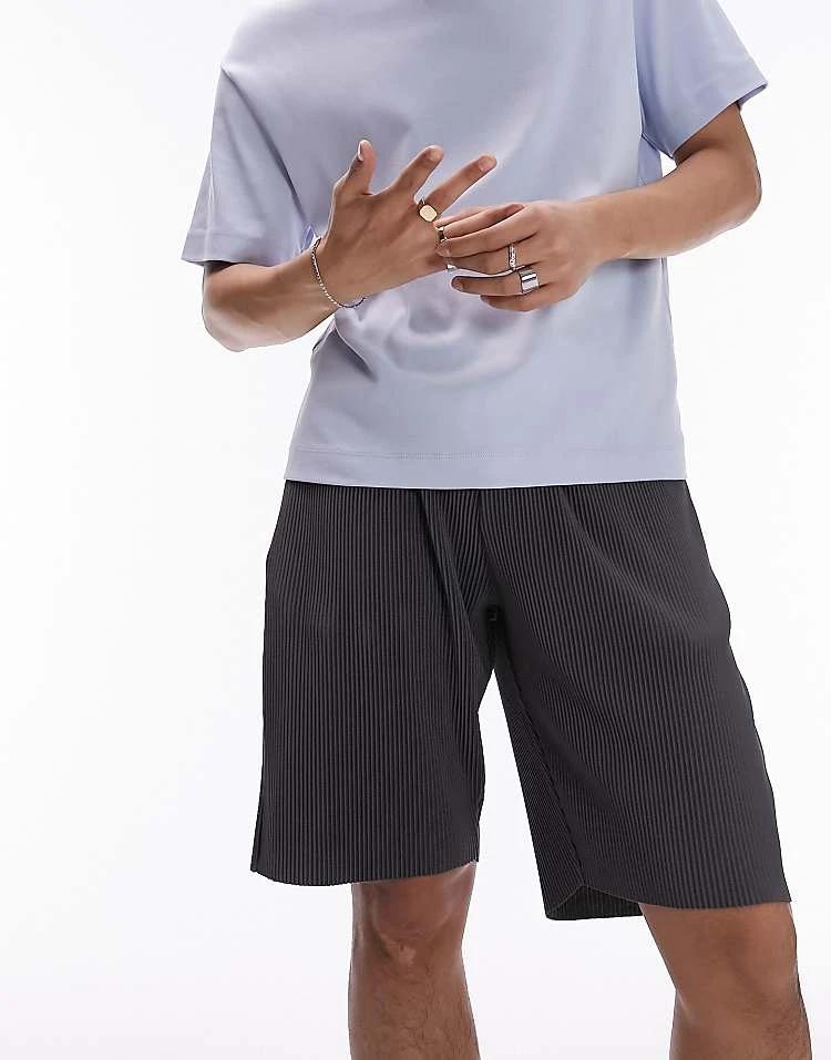 Topman Oversized Plisse Short In Charcoal For Men 7 Topman Oversized Plisse Short In Charcoal For Men - Image 5