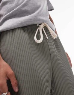 Topman Plisse Shorts In Khaki For Men 12 Topman Plisse Shorts In Khaki For Men -Daily Wardrobe Shop 206208416 5